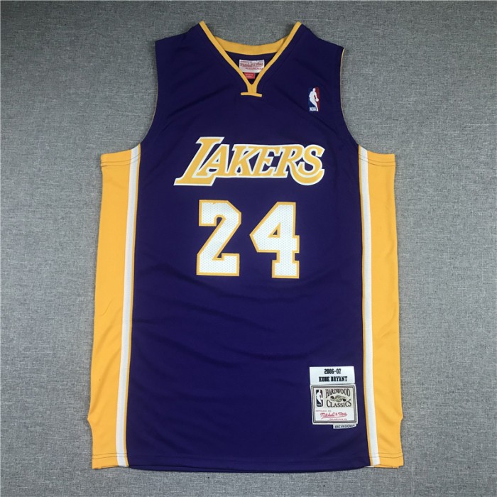 Lakers 24 purple V-neck vintage label-3896337