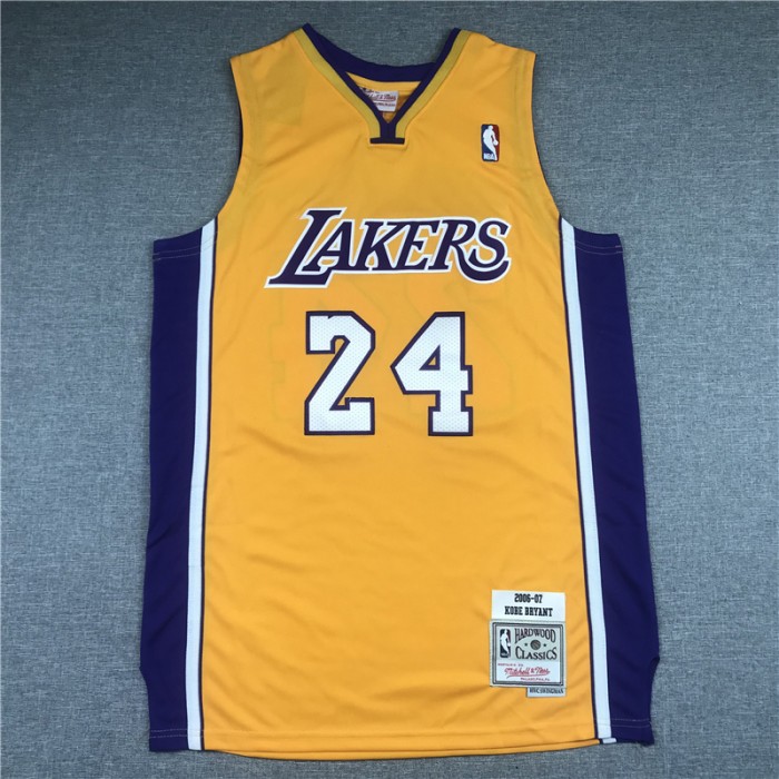 Lakers 24 yellow V-neck vintage label-1464083